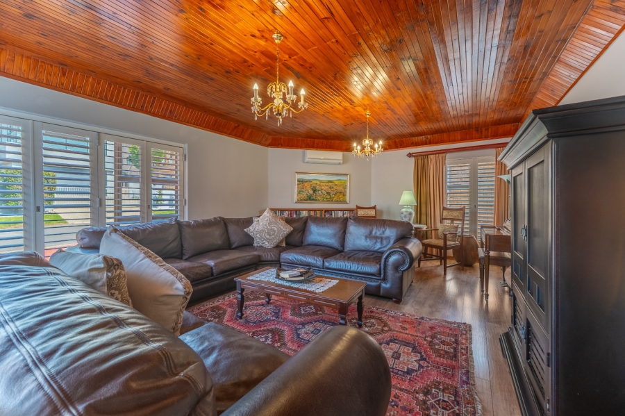 7 Bedroom Property for Sale in Wavecrest Eastern Cape